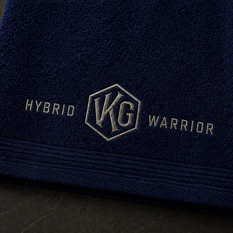 Serviette sport Hybrid Warrior bleu marine broderie gris argent — VKG